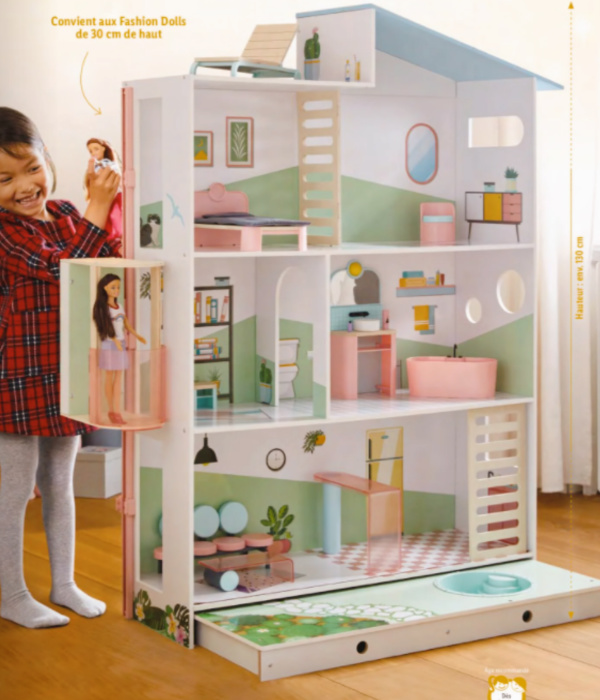 Mise en situation de la maison de poupes fashion doll en bois Playtive